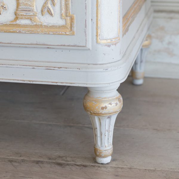 Bronte Fleur de Lis Commode - Image 5